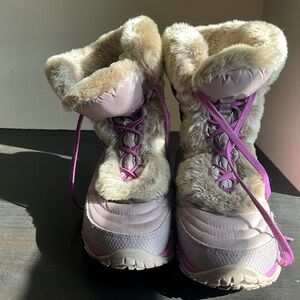 North Face Women/ Big Girl snow boots with faux fur trim 5
